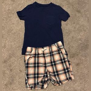 Carter’s short sleeve shirt 2t and jumping beans shorts 2t outfit set